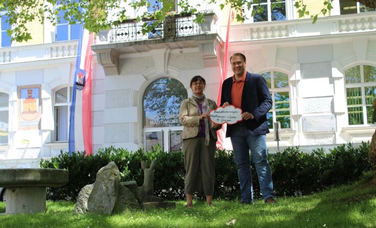 Andrea Wahl mit Bürgermeister und Obmann Thomas Punkenhofer 