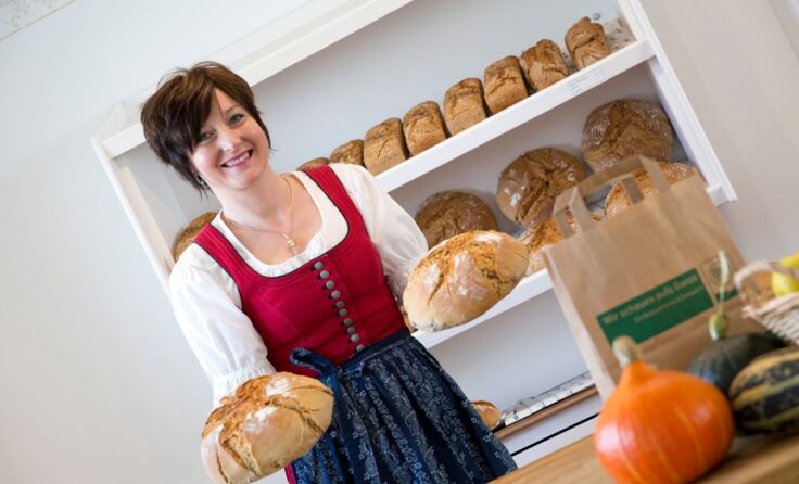 Vor allem das selbst gebackene Bio-Brot ist bei den Stammkunden von Bettina Bernhart sehr beliebt.