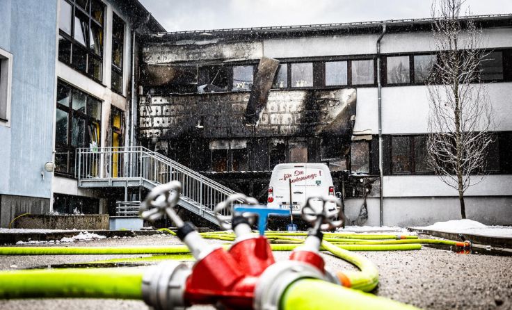 Großbrand Volksschule Neuhofen (Foto: Fotokerschi.at/Bayer)