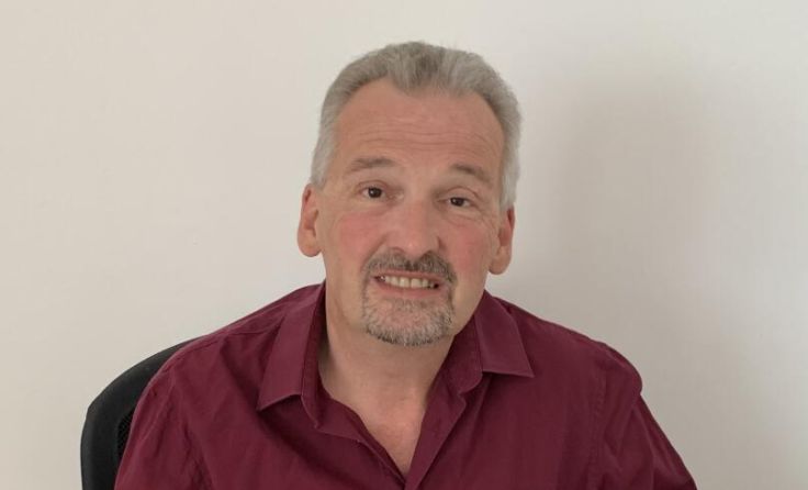 Manfred Lepschy mit seiner Orientierungshilfe für ein besseres Leben (Foto: Lepschy)