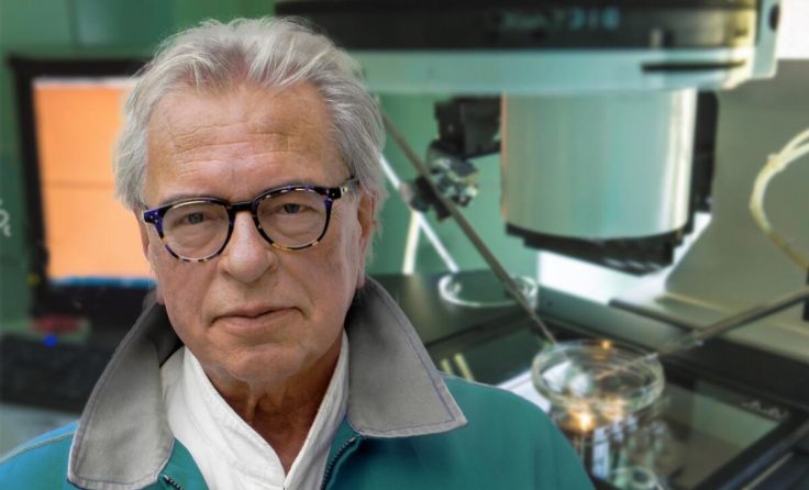 Volker Raus liest aus "Leihgabe" (Foto: SYRIA/Shutterstock)