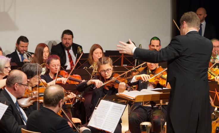 Georg Prinz und das Kammerorchester Münzbach (Foto: KOM)