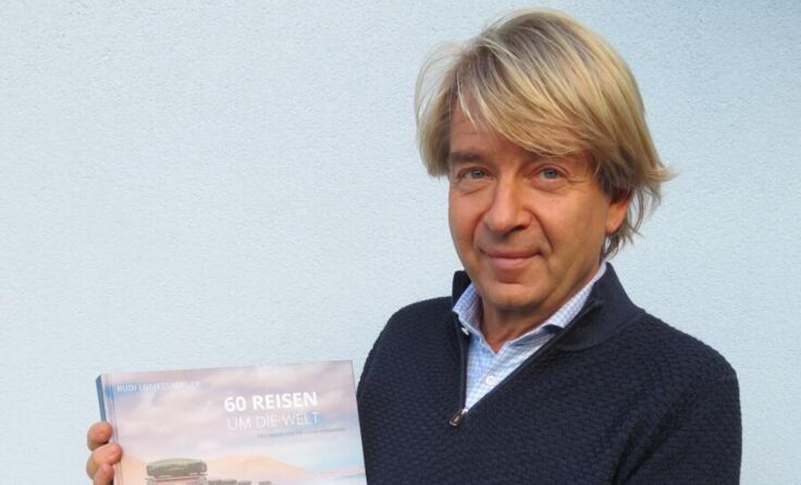 Rudi Lumetsberger mit seinem ersten Buch. (Foto: Lumetsberger)