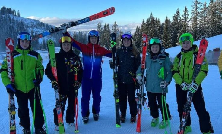 Jugendliche beim Skilehreranwärterkurs (Foto: Strudengaucup)