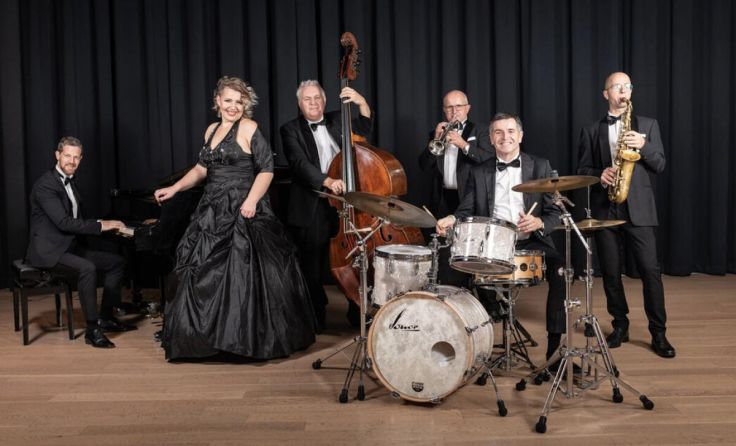 Das "pt art orchester" spielt im großen Ballsaal. (Foto: Michael Emprechtinger)