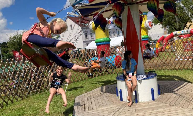 Auch das alte Karussel ist immer wieder ein Magnet für die Kids. (Foto: Primeßnig)