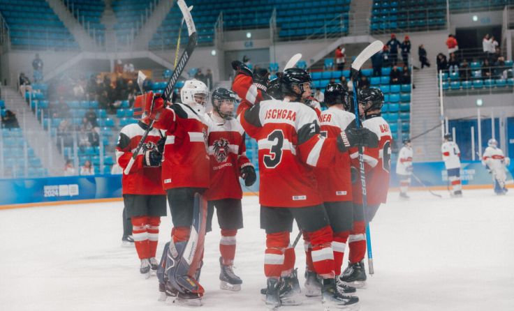 Das Eishockey-Team mit dem Rieder Jonathan Oschgan. (Foto: GEPA, ÖOC/Meindl)