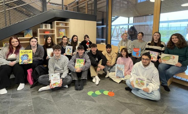 Schüler der BHAK Perg im Kindergarten Machlandstraße. (Foto: BHAK Perg)
