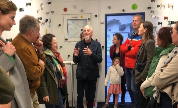 Vernissage bei der letzten Ausstellung mit der Künstlerin Ilona Agnes Tömö (Foto: Edtbauer)