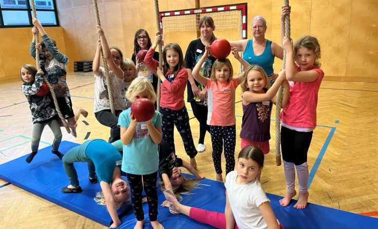 Turnen mit Petra: Beliebte ASKÖ-Turn-Stunden im HAK-Turnsaal. (Foto: Primeßnig)