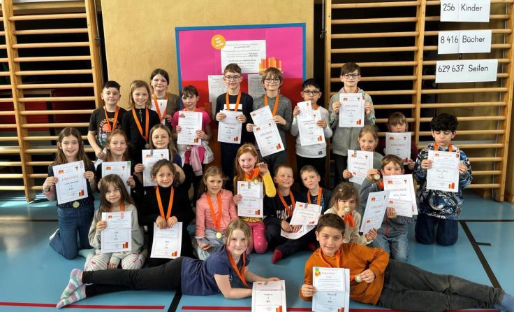 Die Sieger der 1. bis 4. Klassen beim Lesemarathon der Volksschule Perg. (Foto: Primeßnig)