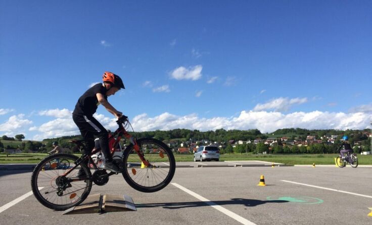 Kinder können sich an einem Parcours beim TZ Perg üben. (Foto: Fahrradinitiative Perg)