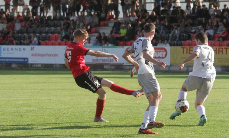 Tobias Wansch (BGB) mit dem Traumtor zum 3:1. (Foto: piedie)