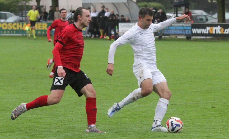 Der Naarner Doppeltorschütze Florian Mairböck (Foto: piedie)