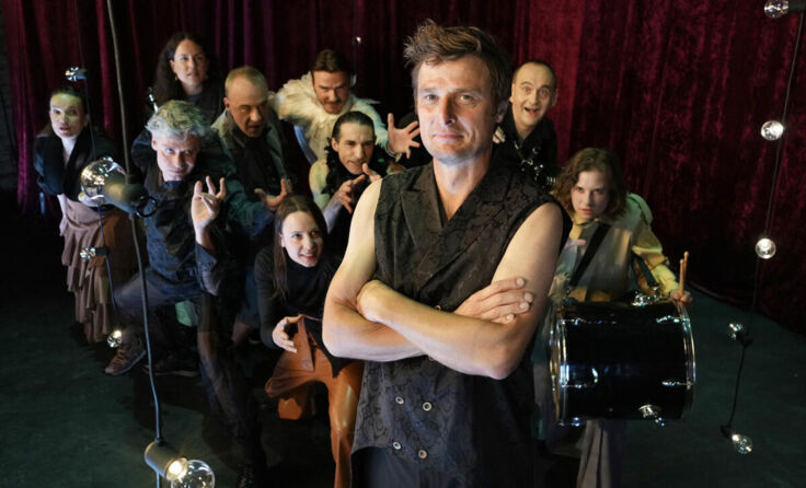 Das Kulturhof-Ensemble um Jedermann Martin Dreiling (Foto: Reinhard Winkler)