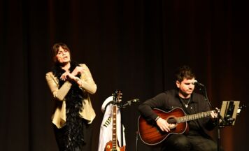 Eva Maria Marold eröffnet das Frühjahrsprogramm im Schnopfhagen-Stadl in Oberneukirchen