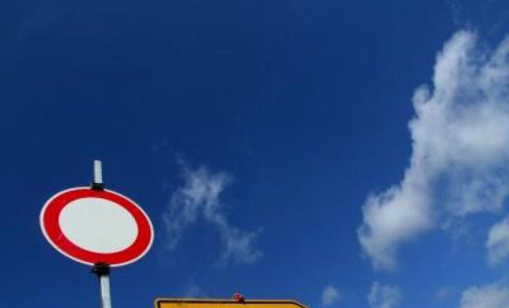 Für maximal 30 Minuten wird der Verkehr umgeleitet.*Foto: Rainer Sturm/pixelio.de