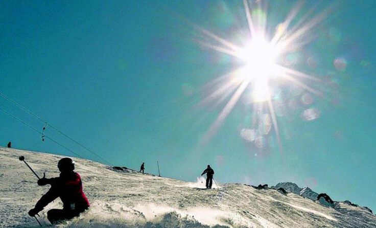 Immer wieder ergreifen Unfallfahrer auf der Skipiste die Flucht.*Foto: Daniel Stricker/pixelio.de