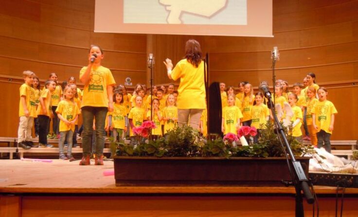 Der sechzigköpfige Chor der Musikvolksschule Gschwandt sang in Gunskirchen.