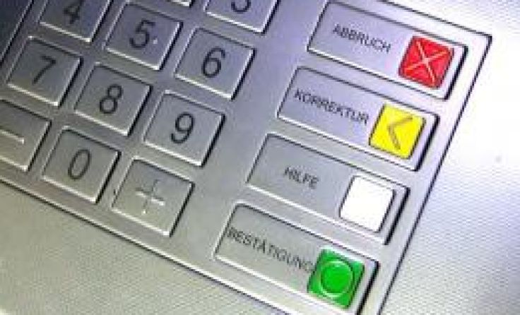 Die gestohlene Bankomatkarte wurde sofort eingesetzt. Foto: Rainer Sturm/pixelio/de