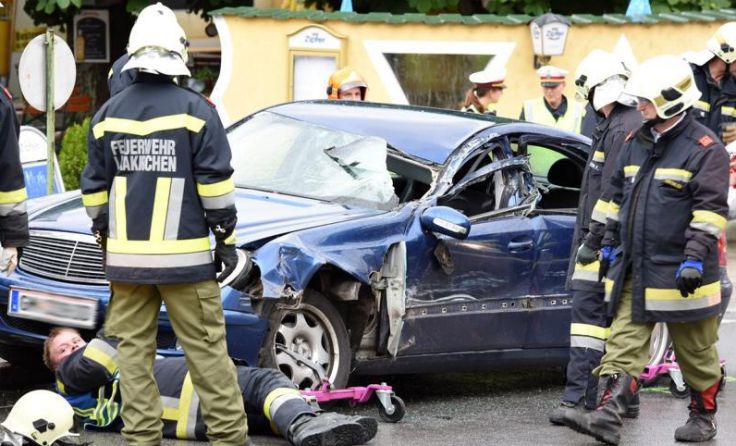 Aufräumarbeiten nach dem Unfall in Steyrermühl Foto: Wolfgang Spitzbart