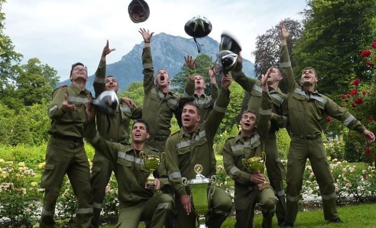 Jubel über den fixen Wanderpokal Foto: FF Gschwandt