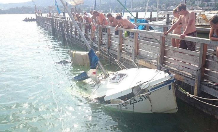 Bergung des gesunkenen Segelboots Foto: ÖWR Ortsstelle Gmunden