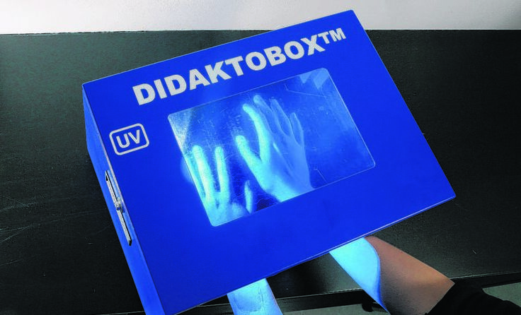 Mit Hilfe der „Didakto Box“ kann man die eigene Händehygiene prüfen. Foto: gespag