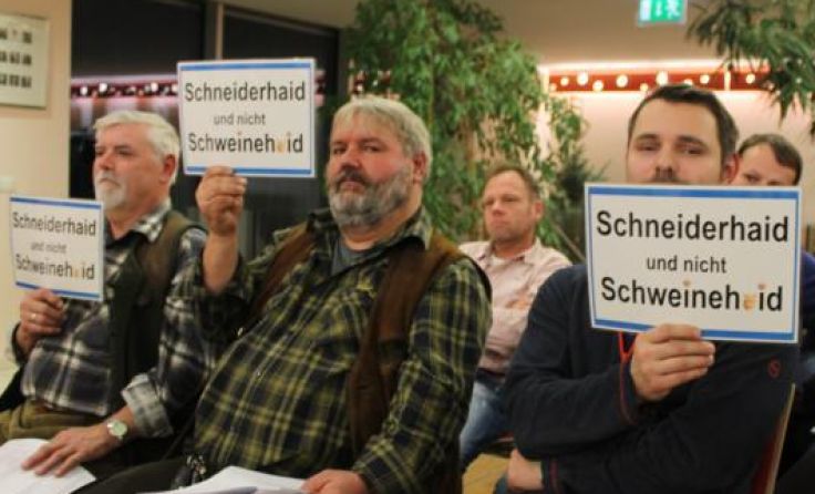 Die Gegner der Schweinezuchtanlage versammelten sich zum stillen Protest.