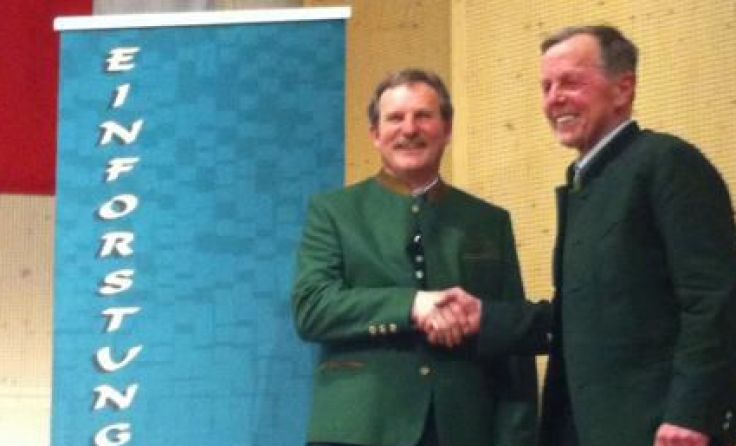 Fritz Spitzer (l.) übernimmt die Obmannschaft von Andreas Hofer Foto: Einforstungsverband
