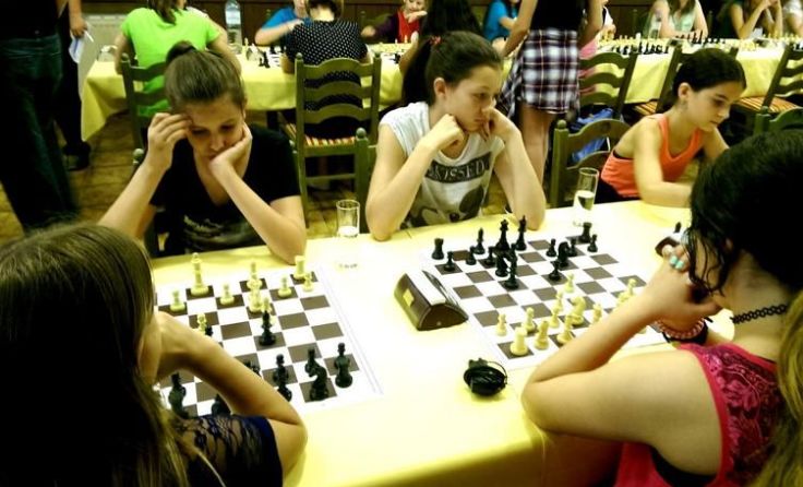 Höchste Konzentration bei den Gmundner Schachspielerinnen