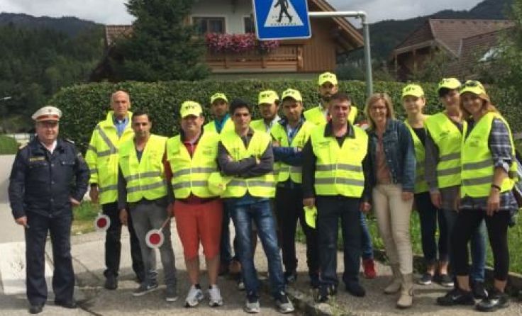 Seit Schulanfang unterstützen zwölf Asylwerber die Ischler Schülerlotsen.
