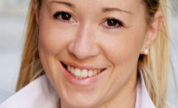 Sabine Kronberger stellt ihr "Brauchtums-Buch" vor.