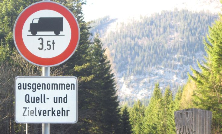 Die Beschränkung am Pötschenpass wird immer wieder ignoriert. Foto: Lebensraum Salzkammergut