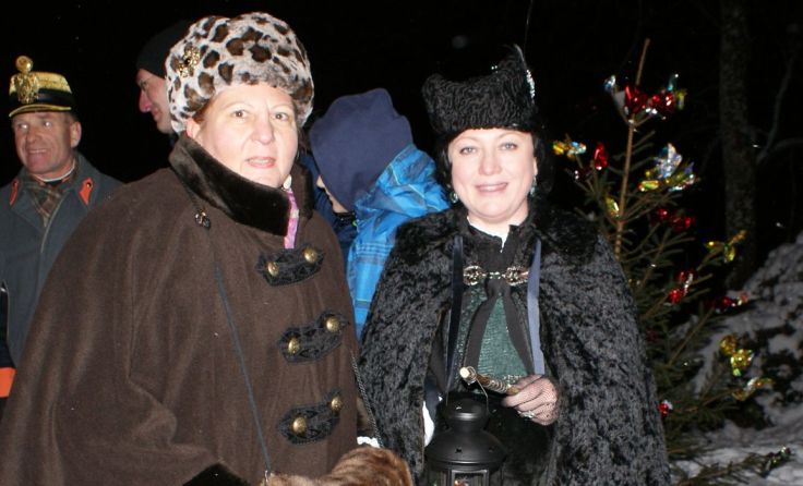 Weihnachtliche Wanderung in Tracht oder nostalgischer Kleidung Foto: Nostalgieverein