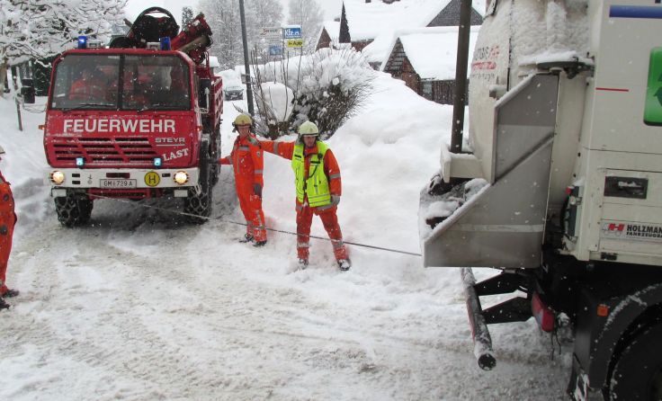 Bergung des Lkw Foto: FF Bad Goisern