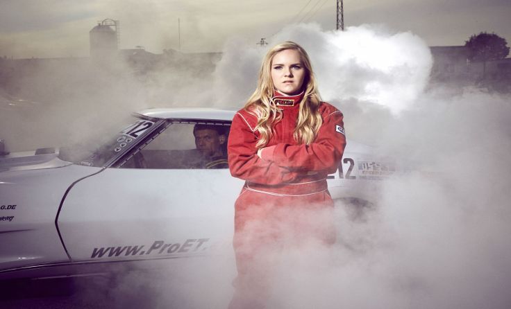 Rasant unterwegs: Kathy Mile ist Dragracerin aus Leidenschaft. Foto: Heli Mayr
