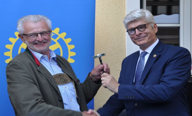 Martin Sautner übergab an Nachfolger Anton Brandstetter Foto: Rotary Club