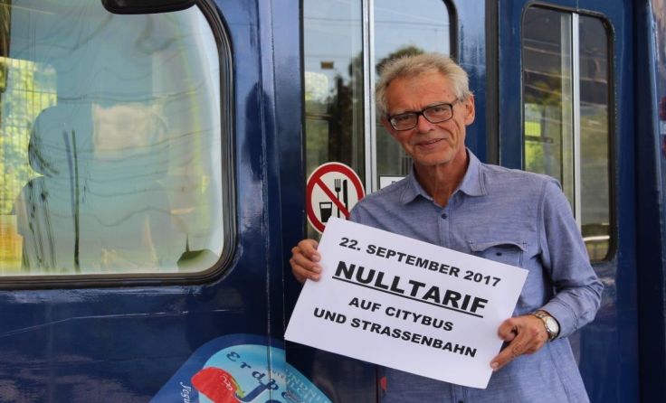 Verkehrsstadtrat Wolfgang Sageder lädt am 22. September in Gmunden zum Öffi-„Gratistest“. 