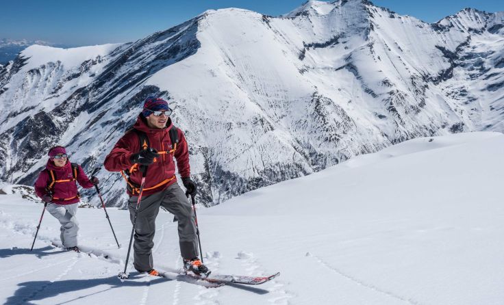 Fitness im Winter: Tourenskigehen liegt im Trend. Foto: Atomic / Ralf Hochhauser