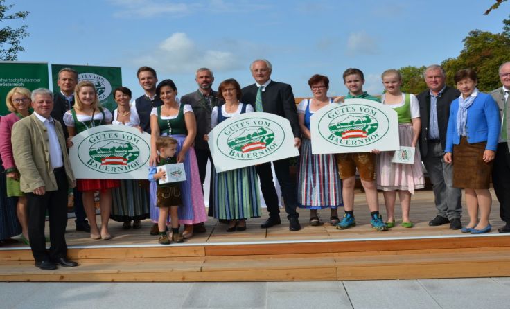 Die ausgezeichneten Familien und Vertreter der LK OÖ Foto: Landwirtschaftskammer OÖ