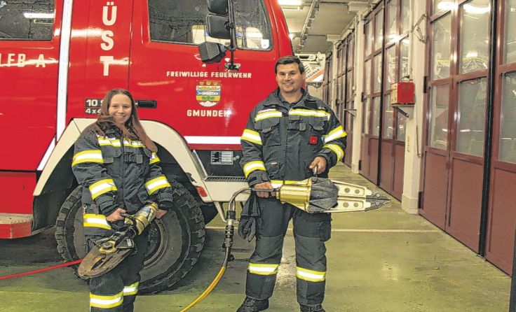 Andrea Schwarzelmüller und Dominik Miljkovic sind bei der FF Gmunden im Einsatz. Foto: Tóth