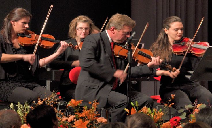 Das Hausruck Kammerorchester stimmt aufs Neue Jahr ein. Foto: Willi Hitzenberger
