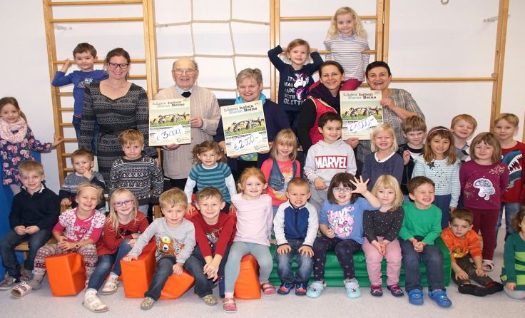 Spendenübergabe an Pfarre, Kindergarten und Familie Wallner Foto: Peter Sommer/Fotopress