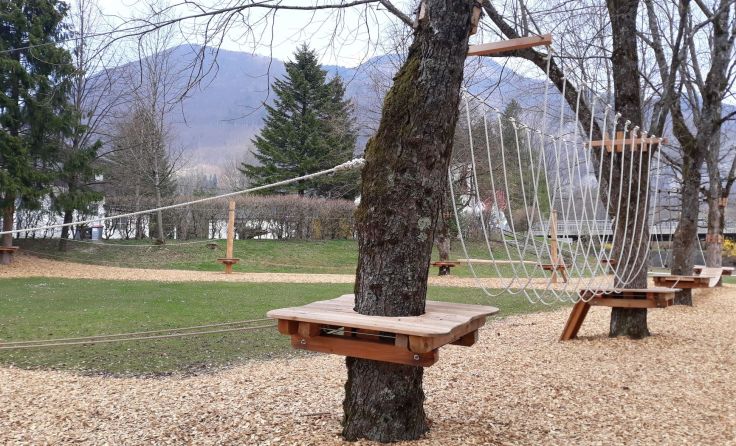 Niederseilgarten im Zentrum von Grünau Foto: Tóth