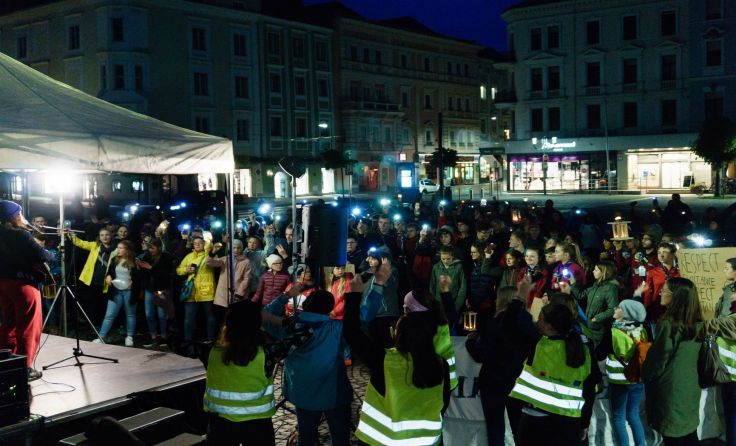 Abschlusskundgebung auf dem Gmundner Rathausplatz Foto: Tobias Bergthaler