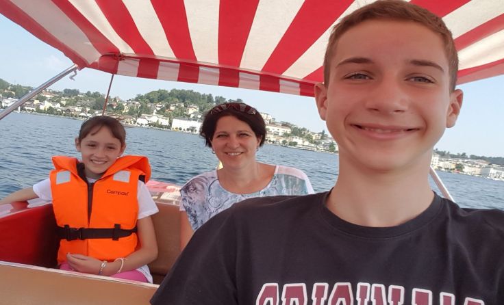 Familie Zauner aus Vorchdorf mit ihrem ukrainischen Gastkind Foto: Landlerhilfe
