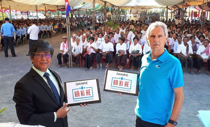 Fritz Kieninger und Savuth Kao bei der Eröffnung der neuen Schule. Foto: KaKiHe