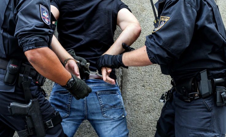 Die beiden Männer wurden in die Justisanstalt Wels eingeliefert. Symbolbild: Weihbold