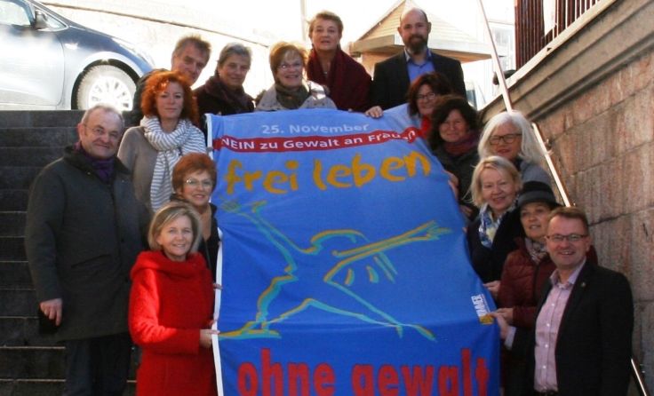 In Bad Ischl und Ebensee weht die „frei leben“-Fahne. Foto: Frauenberatungsstelle